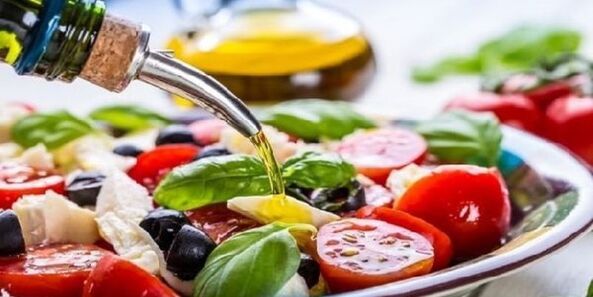 Akdeniz diyeti yemeklerini hazırlarken mutlaka zeytinyağı kullanmalısınız.