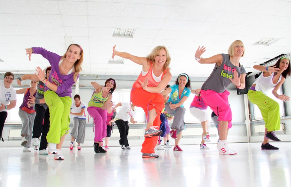 Fazla kaloriyi azaltmak için Zumba